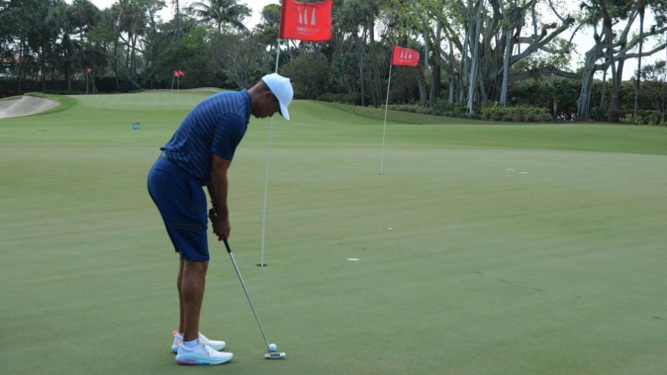 Điều Tiger Woods làm đầu tiên khi tập putting