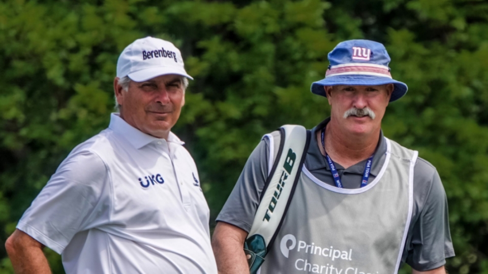 Fred Couples tái hợp cùng caddie của Woods