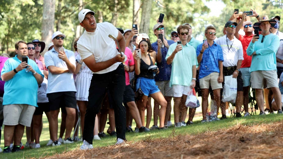 Brooks Koepka rút khỏi Tour Championship vì chấn thương cổ tay