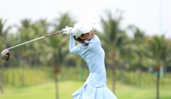 Khởi động kĩ giúp golfer tránh chấn thương ngực, vai