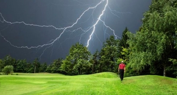 Golfer cần ghi nhớ ngay những điều này để tránh bị sét đánh trên sân golf