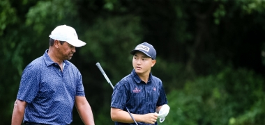 Golfer trẻ Nguyễn Anh Minh đọ sức cùng 'lão tướng' Michael Campbell