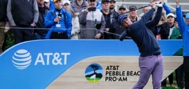 Rory McIlroy bị phạt hai gậy vì thả bóng sai tại giải AT&T Pebble Beach Pro-Am