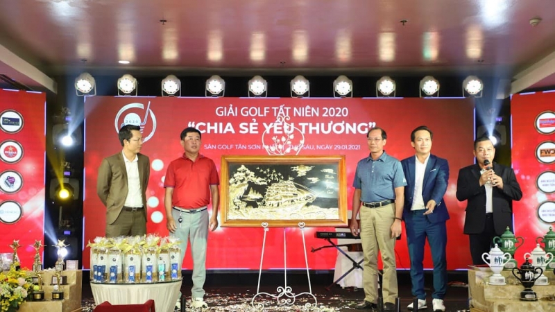Giải Tất niên CLB Golf Họ Nguyễn phía Nam vận động gần 200 triệu đồng từ thiện