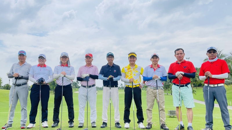 CLB VietNam Golf Club tổ chức giao lưu golf giữa BCN và những người bạn