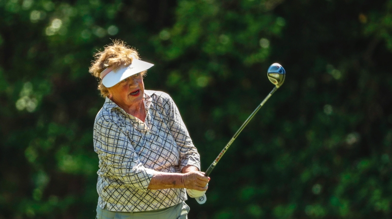 Học cách chơi golf khi ngoài tuổi 80 như JoAnne Carner