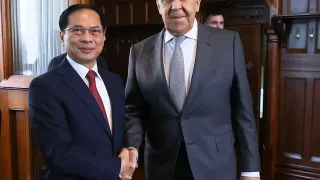 Phó Thủ tướng Bùi Thanh Sơn thăm Nga. Đề nghị Nga miễn thị thực cho hộ chiếu phổ thông