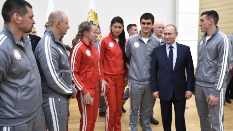 TỔNG THỐNG V. PUTIN GẶP GỠ ĐOÀN VẬN ĐỘNG VIÊN NGA ĐI DỰ ĐẠI HỘI OLYMPIC MÙA ĐÔNG 2018