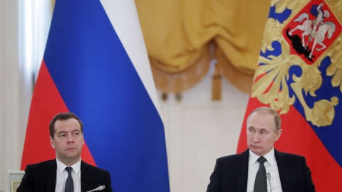 Путин подписал указ о назначении Медведева премьером
