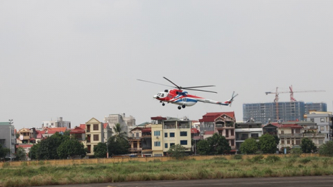 Trực thăng mới Ansat và Mi-171A2  bay trên bầu trời Hà Nội