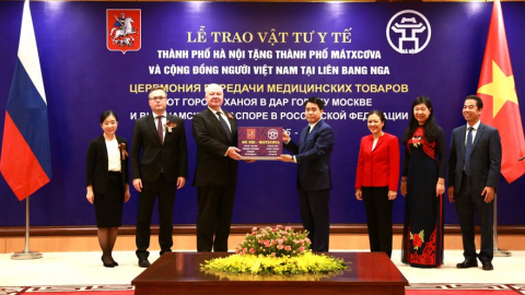 Hà Nội tặng Moskva vật tư y tế phòng, chống covid-19