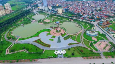 Hội Hữu nghị Việt-Nga tham gia hoạt động trồng cây 'Vườn tưởng nhớ' tại Công viên Hòa Bình