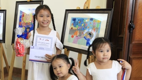 Đã có tác phẩm đầu tiên tham gia cuộc thi vẽ tranh 'Em vẽ Việt Nam - Em vẽ nước Nga'