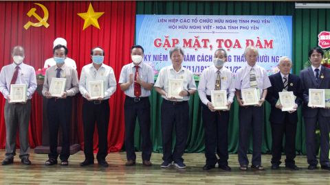 Hội Hữu nghị Việt – Nga Phú Yên tổ chức gặp mặt, tọa đàm nhân kỷ niệm 104 năm Cách mạng Tháng Mười Nga