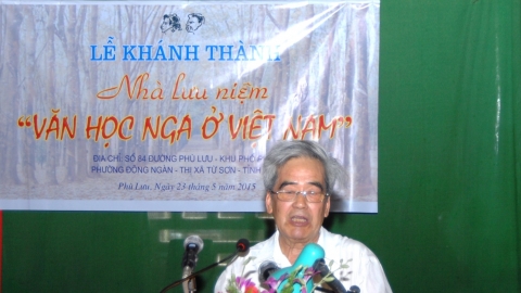 Trao tặng nhà văn, dịch giả Hoàng Thuý Toàn Kỷ niệm chương của Liên hiệp các tổ chức hữu nghị Việt Nam