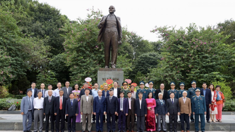 Sôi nổi những hoạt động của Hội Hữu nghị Việt – Nga kỷ niệm 106 năm Cách mạng Tháng Mười Nga vĩ đại