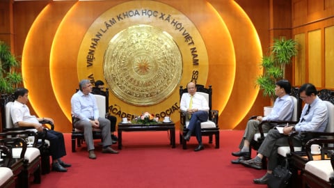 Chủ tịch Hội Hữu nghị Việt – Nga, Chủ tịch Viện HLKH xã hội Việt Nam Phan Chí Hiếu tiếp ông Vyacheslav Kalganov