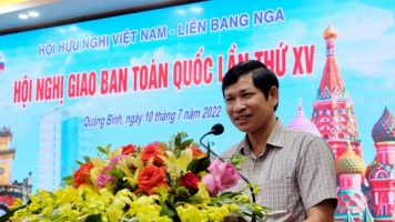 Ông Hồ An Phong, Tỉnh ủy viên, Phó Chủ tịch Ủy ban Nhân dân tỉnh Quảng Bình, phát biểu tại Hội nghị.  Ảnh: PHẠM TIẾN DŨNG