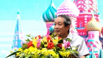 Ông Trần Đình Long - Phó Chủ tịch Hội Việt-Nga, Chủ tịch VINACORVUZ, phát biểu tại Hội nghị.   Ảnh: PHẠM TIẾN DŨNG