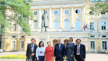 Đoàn Liên hiệp hữu nghị và Hội Việt–Nga làm việc với Đại học Sư phạm quốc gia Nga mang tên A.I. Herzen