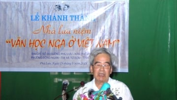 Trao tặng nhà văn, dịch giả Hoàng Thuý Toàn Kỷ niệm chương của Liên hiệp các tổ chức hữu nghị Việt Nam