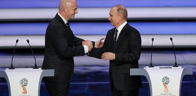 Nga trao tặng Chủ tịch FIFA Huân chương Hữu nghị