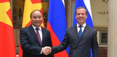 Thủ tướng Nguyễn Xuân Phúc điện đàm với Thủ tướng Nga
