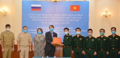 Bộ Quốc phòng Việt Nam trao vật tư y tế tặng Đại sứ quán Liên bang Nga tại Việt Nam