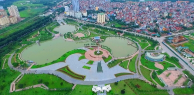 Hội Hữu nghị Việt-Nga tham gia hoạt động trồng cây 'Vườn tưởng nhớ' tại Công viên Hòa Bình
