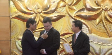 Trao tặng các cán bộ LB Nga Kỷ niệm chương Hội Hữu nghị Việt-Nga