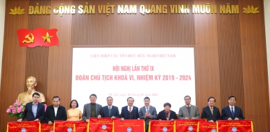 Hội Hữu nghị Việt Nam - Liên bang Nga được tặng Cờ Thi đua của Liên hiệp các tổ chức hữu nghị Việt Nam