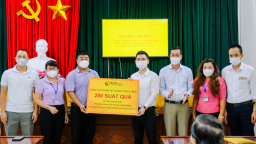 CBNV T&T Group trao tặng 3.000 suất quà cho người dân Hà Nội gặp khó khăn Covid-19