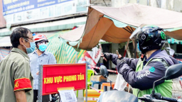 Hà Nội: Cước vận chuyển tăng cao vì thiếu shipper