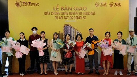 Cư dân T&T DC Complex chính thức nhận bàn giao giấy chứng nhận quyền sử dụng đất