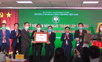 Trường Cao đẳng Công thương Việt Nam đón nhận bằng khen, tiếp tục nâng cao chất lượng công tác giáo dục