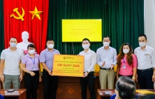 CBNV T&T Group trao tặng 3.000 suất quà cho người dân Hà Nội gặp khó khăn Covid-19