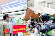 Hà Nội: Cước vận chuyển tăng cao vì thiếu shipper