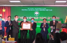 Trường Cao đẳng Công thương Việt Nam đón nhận bằng khen, tiếp tục nâng cao chất lượng công tác giáo dục