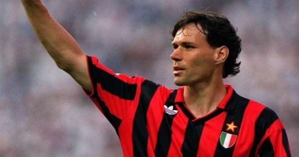 FIFA Online 4: Comparison of the two EBS and BTB seasons of legendary Marco van Basten