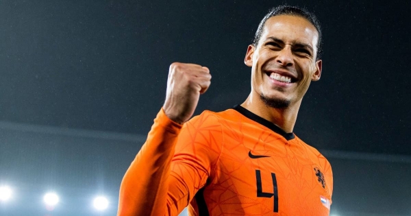 FIFA Online 4: Compare the 2 seasons of 22TS and WC22 cards of the world’s number 1 defender Virgil van Dijk