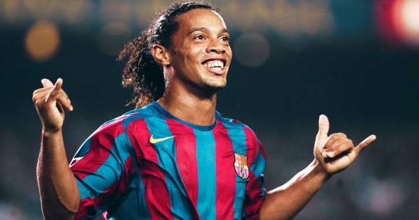 FIFA Online 4: Compare the two seasons of LN and BWC cards of ‘magician’ Ronaldinho
