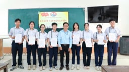 Kết nạp đảng viên mới trong thời khắc lịch sử