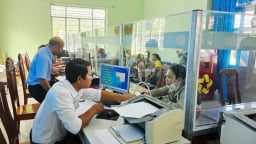 Ngày làm việc đầu tiên của xã phường mới: Nhanh gọn, ấn tượng
