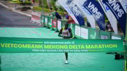 VĐV người Kenya vô địch cự ly 42km tại giải “Vietcombank Mekong Delta Marathon 2025”