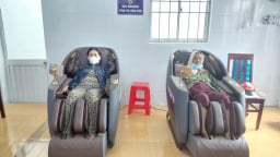 Người dân được sử dụng ghế mát-xa miễn phí khi đến làm thủ tục hành chính