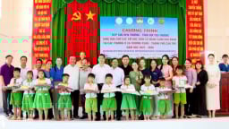 Cần Thơ: Trao 150 phần quà cho học sinh có hoàn cảnh khó khăn trước thềm năm học mới