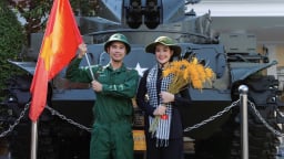 Giới trẻ Cần Thơ hưởng ứng đại lễ qua những bộ trang phục truyền thống đậm đà bản sắc dân tộc