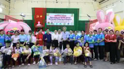 Cần Thơ: Hội LHPN phường Thới Bình chăm lo cho trẻ em khuyết tật dịp Tết thiếu nhi 01/6