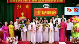 Cần Thơ: Nhiều học sinh Trường THPT Châu Văn Liêm vinh dự được kết nạp vào Đảng Cộng sản Việt Nam