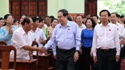 Chủ tịch Quốc hội Trần Thanh Mẫn tiếp xúc cử tri tại TP Cần Thơ